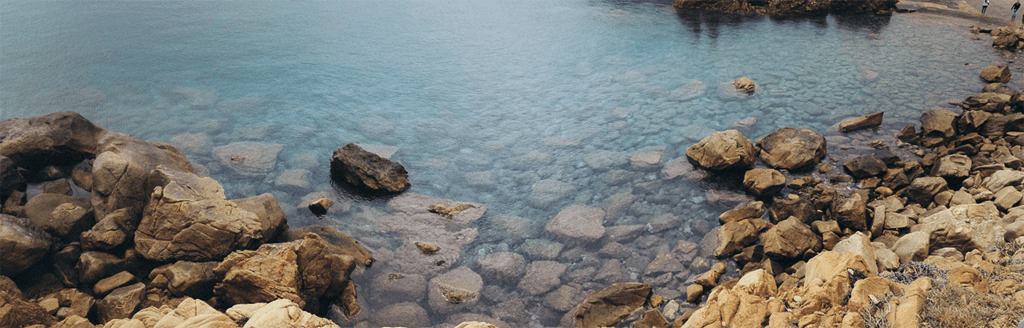 Panorama des eaux bleues de la Costa Paradiso